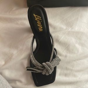 Liliana heel, black w sliver strap,size 8